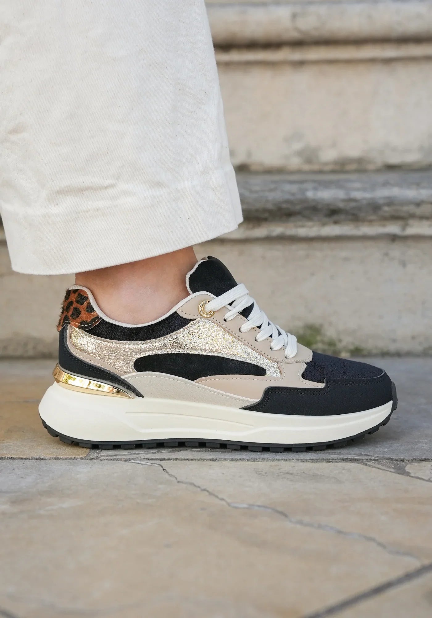 Baskets Boue Et Or Avec Détails Métalliques Et Semelle Plateforme