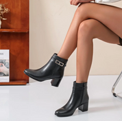 Demi botte en simili à talon bottier