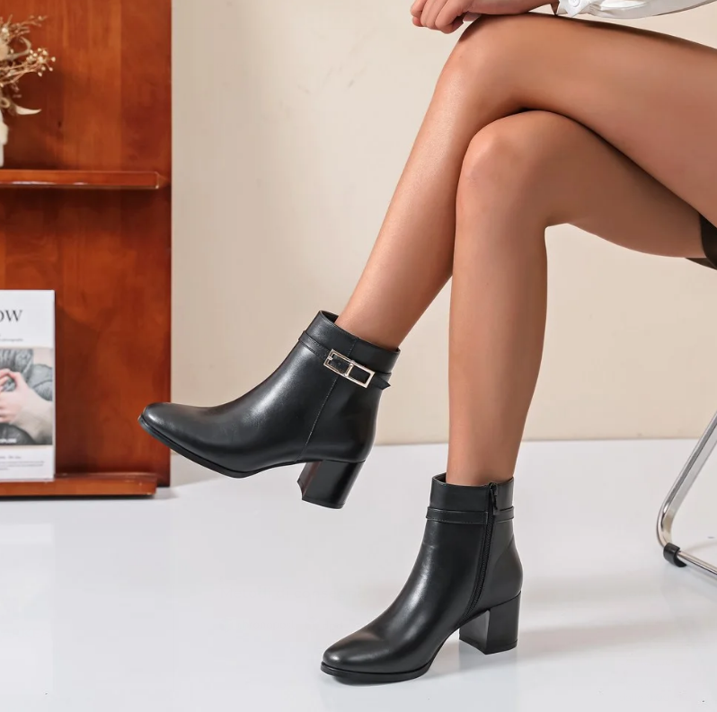 Demi botte en simili à talon bottier