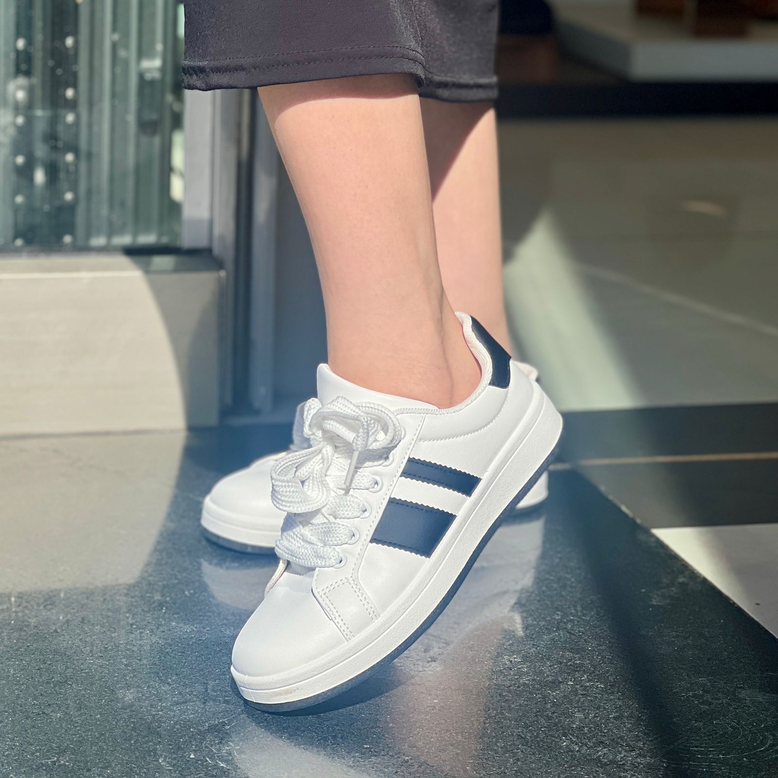 Basket style épuré et décontracté.