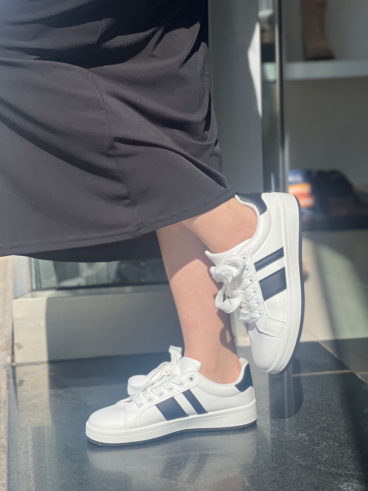 Basket style épuré et décontracté.