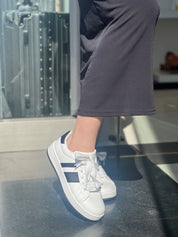 Basket style épuré et décontracté.