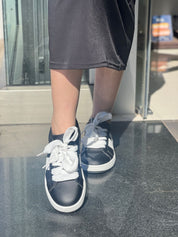 Basket style épuré et décontracté.