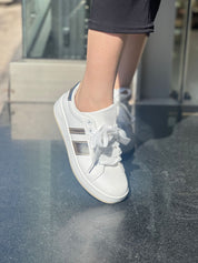 Basket style épuré et décontracté.