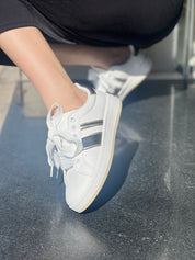 Basket style épuré et décontracté.