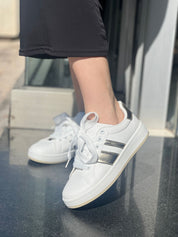 Basket style épuré et décontracté.