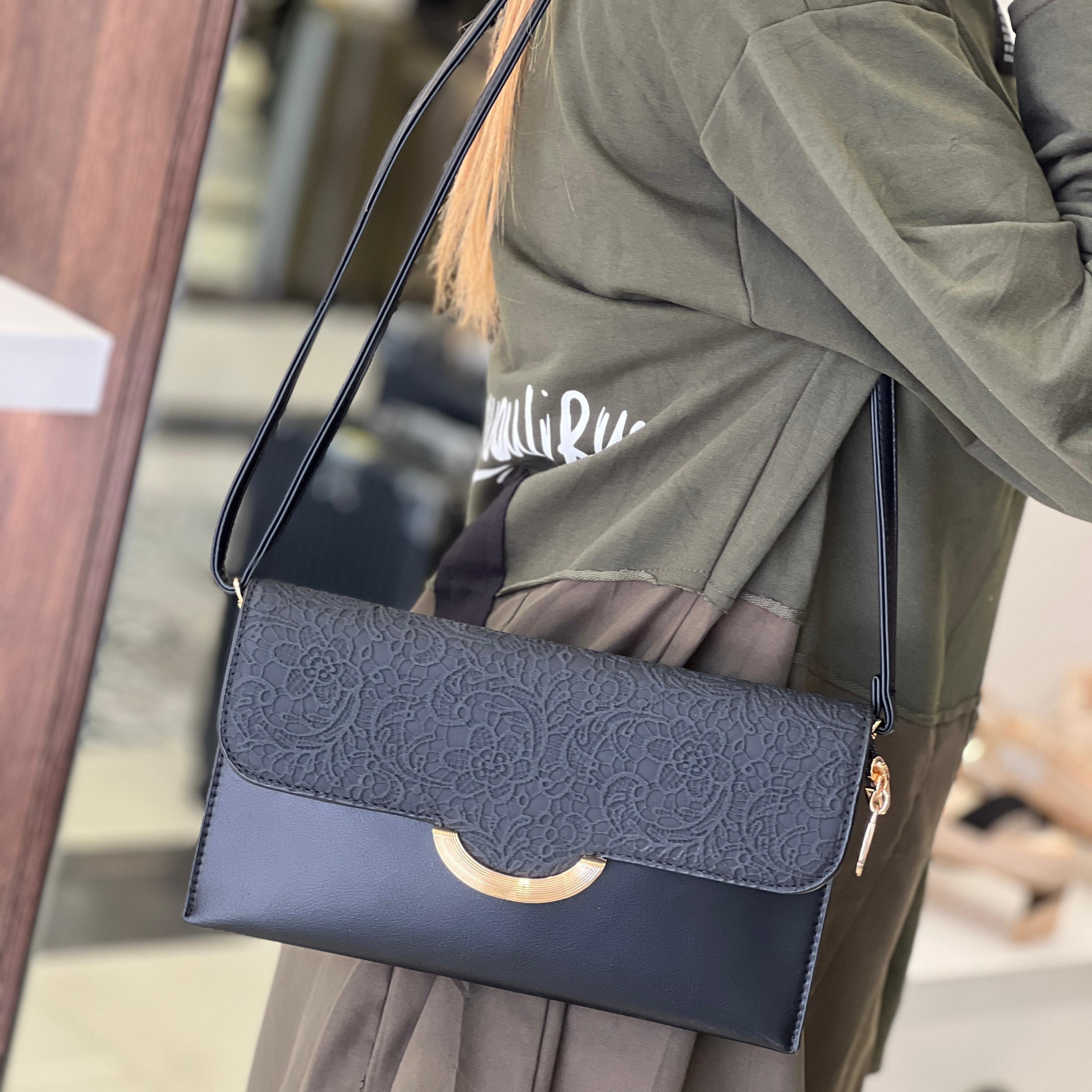 Pochette Bandoulière à Rabat Effet Broderie