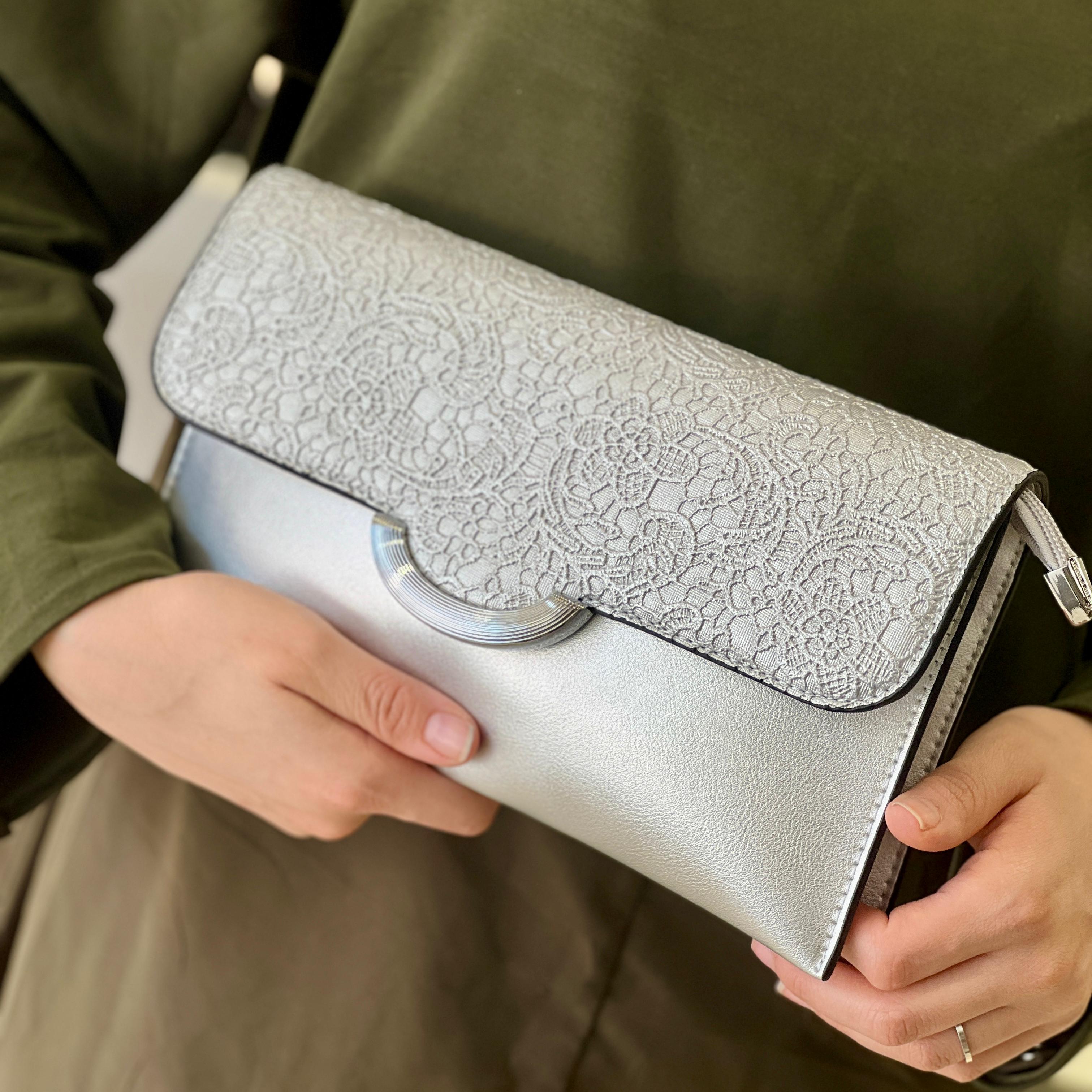 Pochette Bandoulière à Rabat Effet Broderie