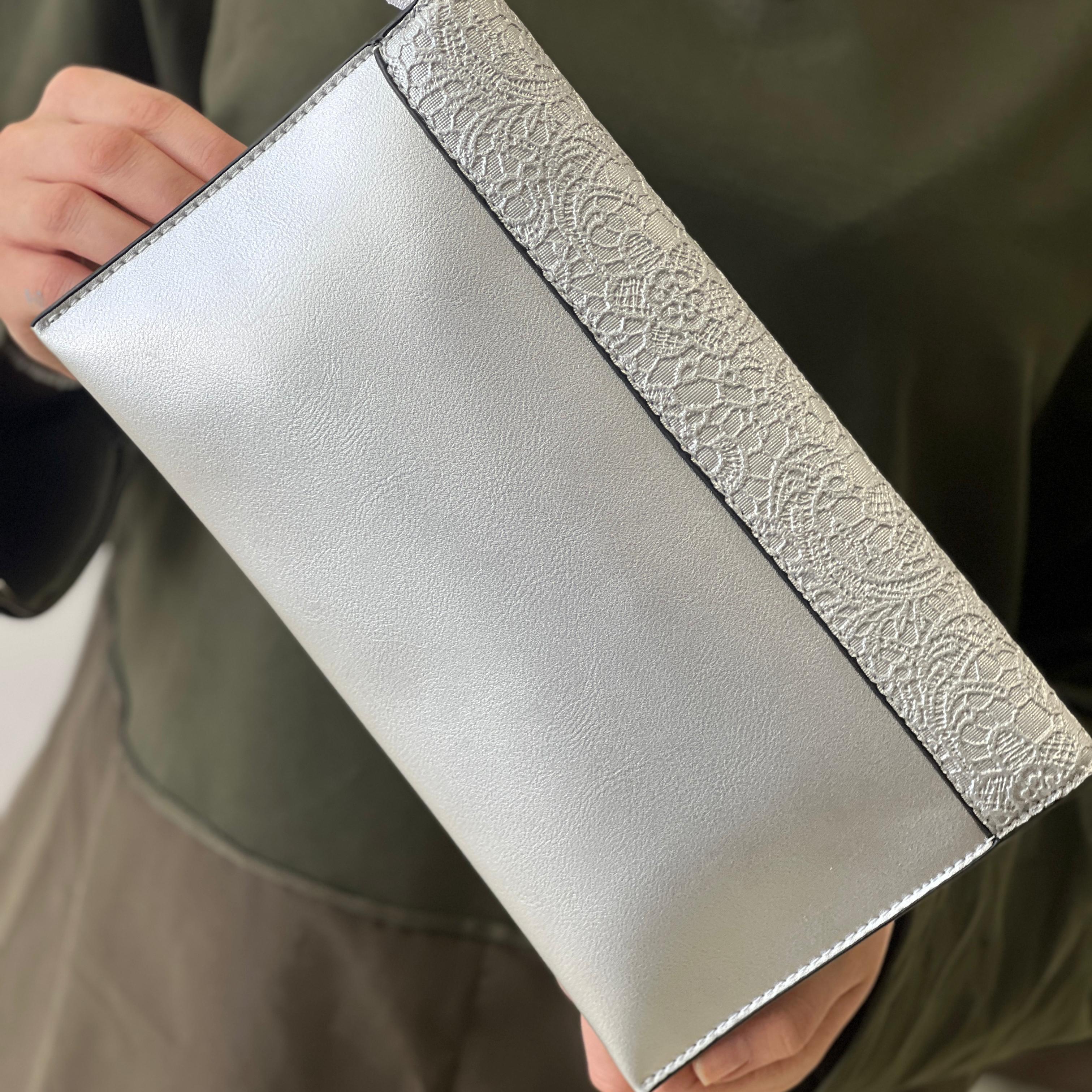 Pochette Bandoulière à Rabat Effet Broderie