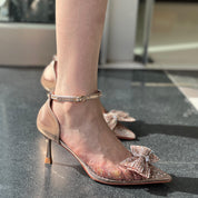 Sandales à talons hauts transparentes avec nœud brillan
