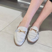 Babouche plates et argentées avec fil métallique et boucle