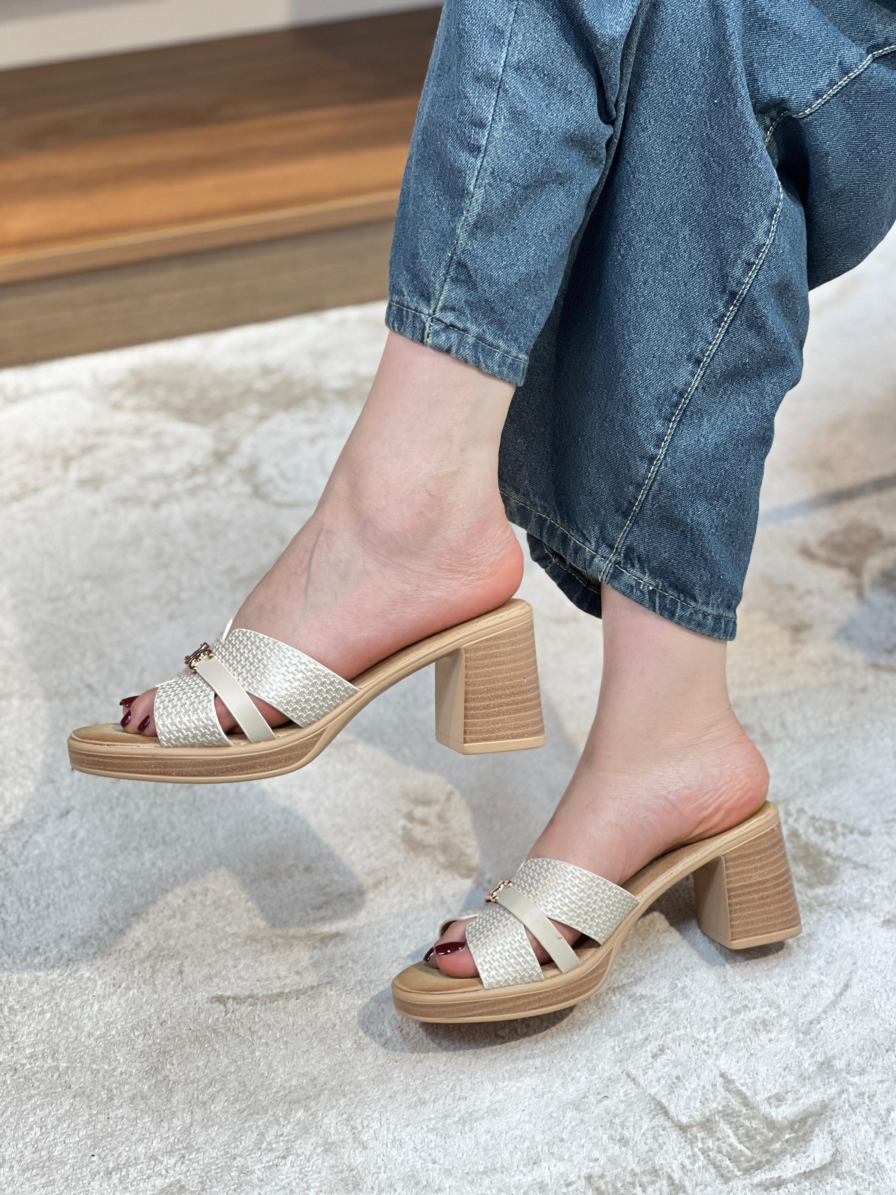 Sandales à talons épais pour femmes