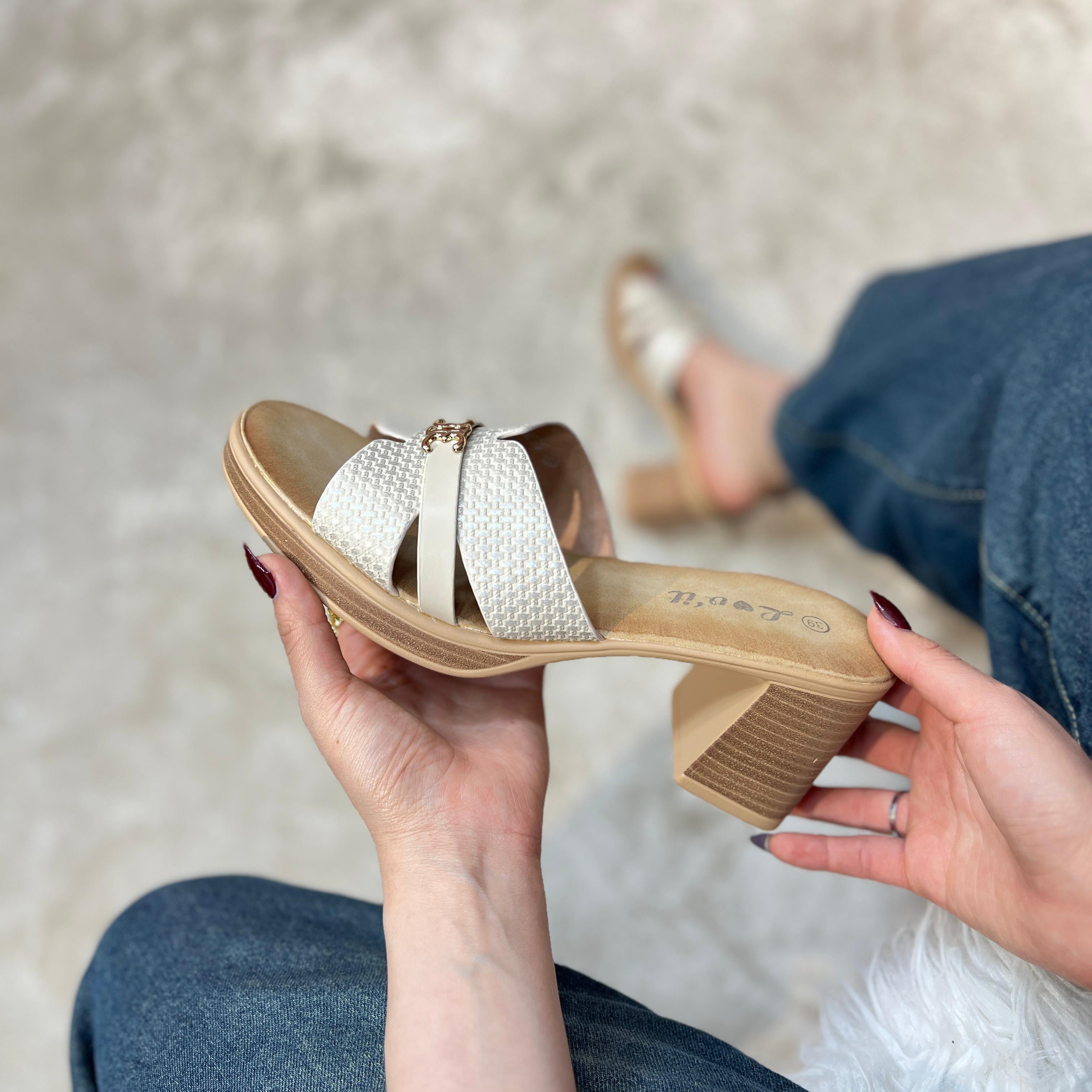 Sandales à talons épais pour femmes