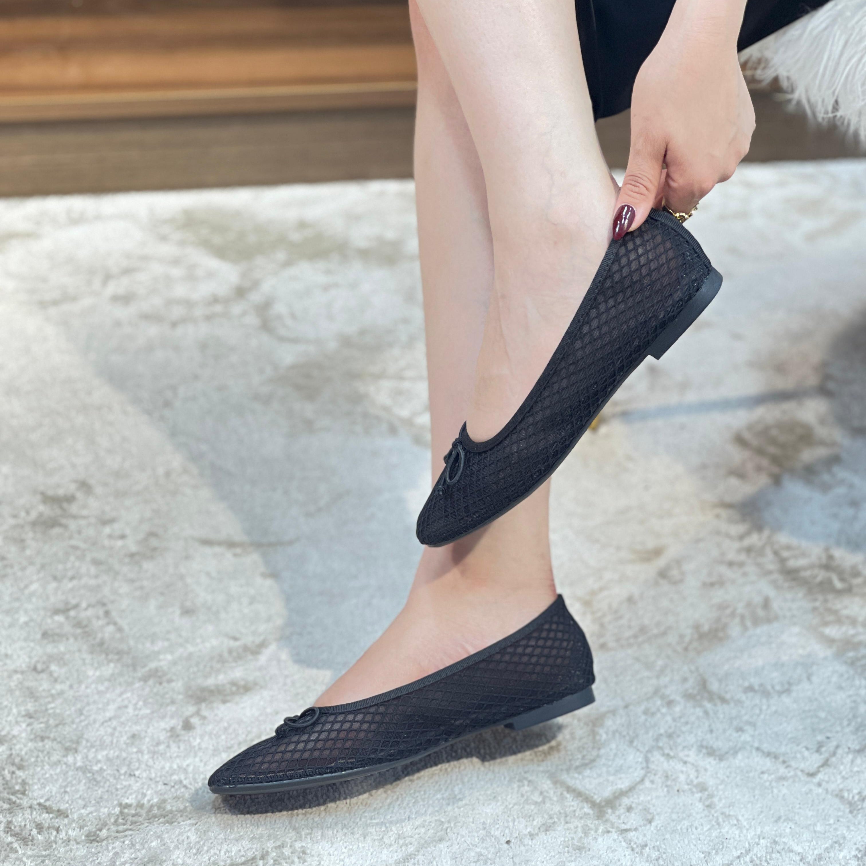 Ballerines en maille ornées