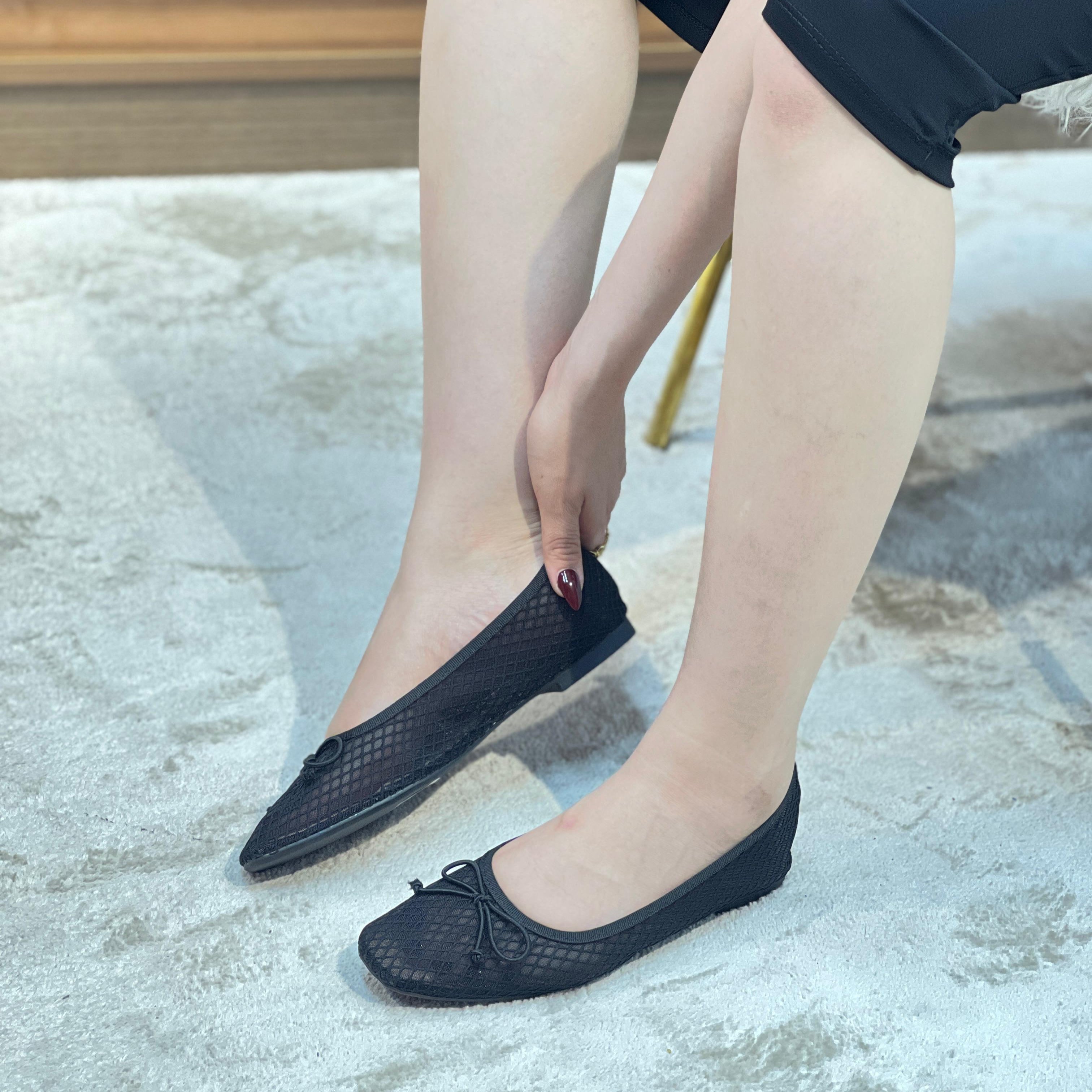 Ballerines en maille ornées