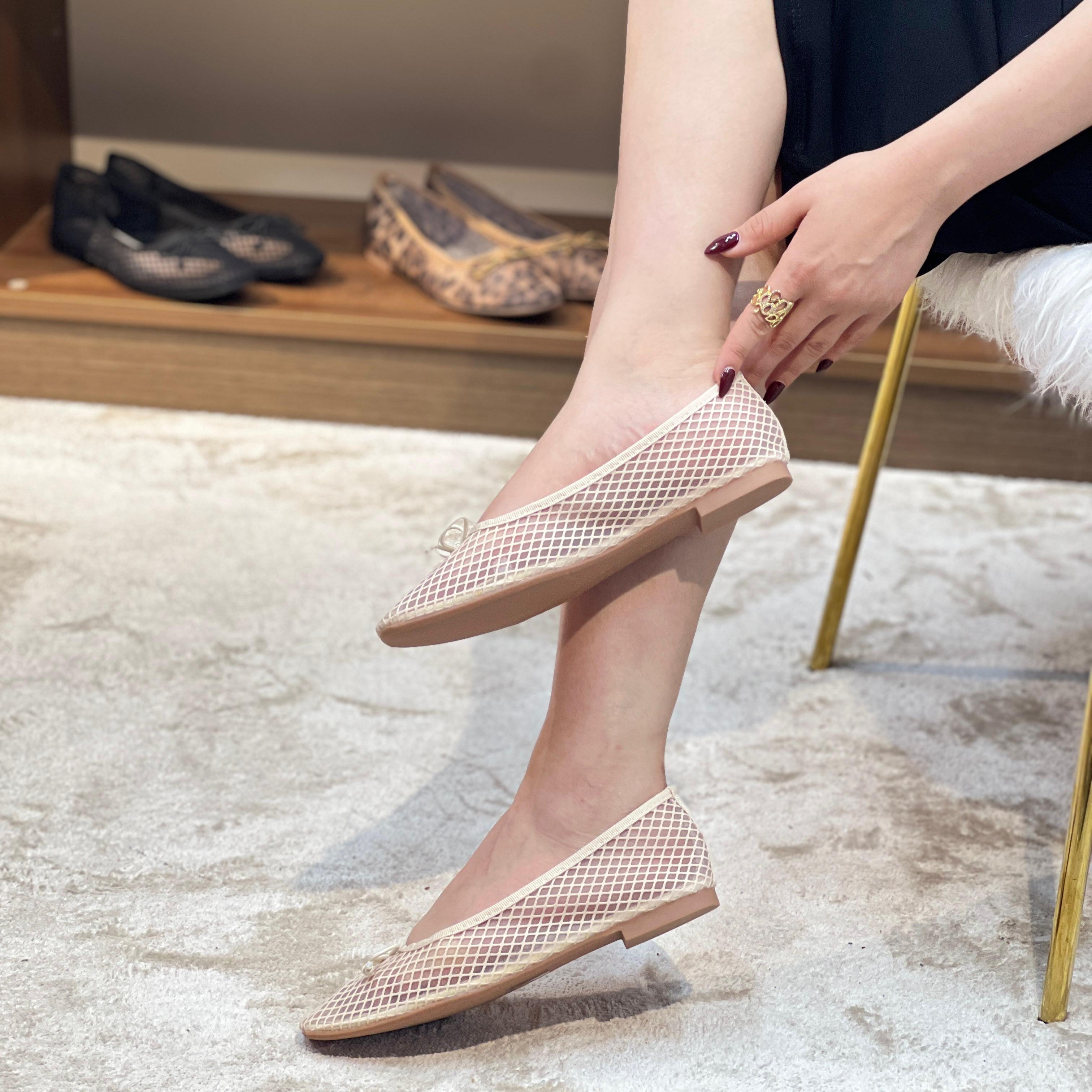 Ballerines en maille ornées