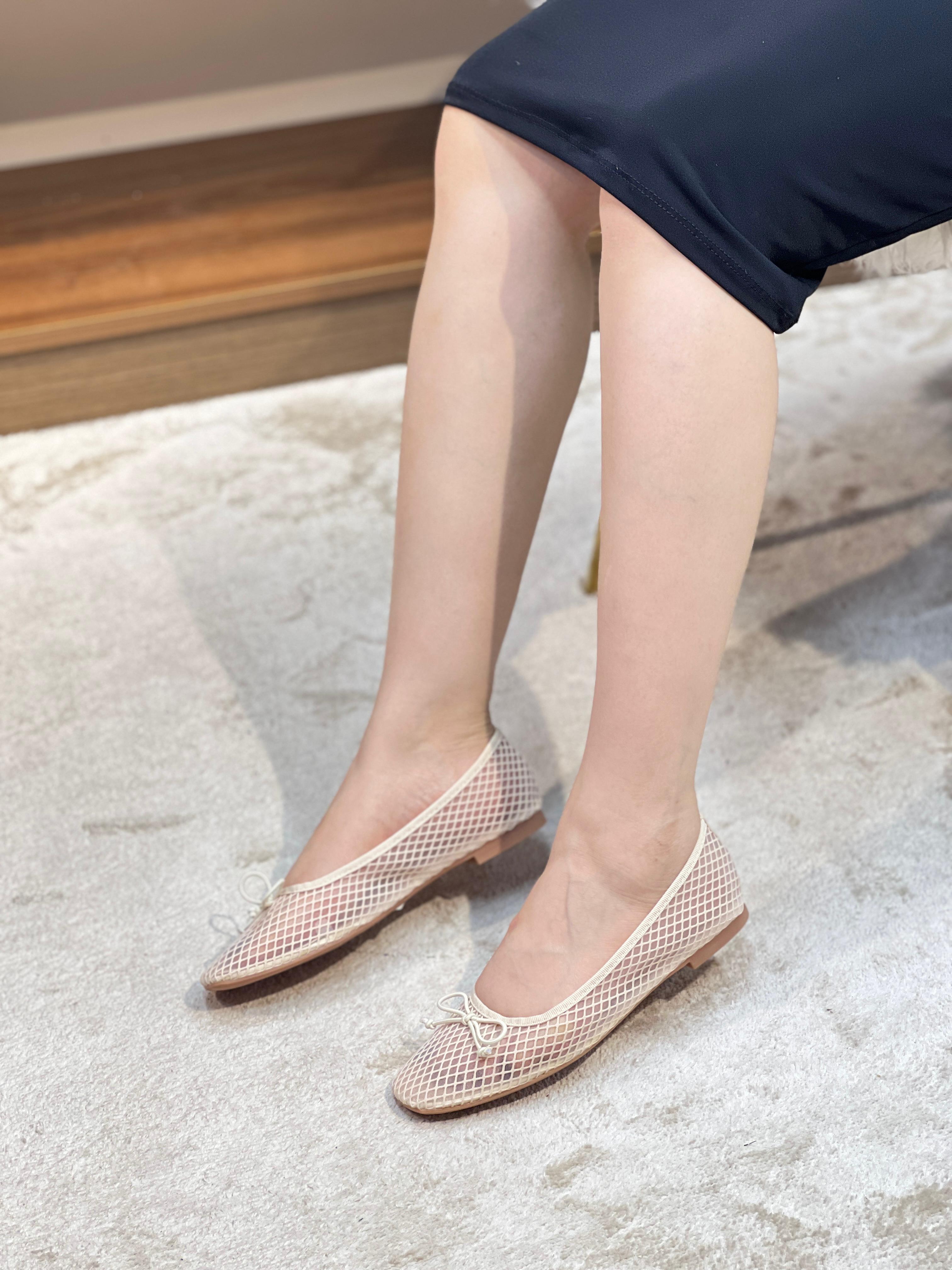 Ballerines en maille ornées