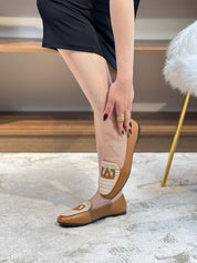 Mocassins élégants en cuir avec motif tissé et logo décoratif