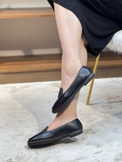 Mocassins élégants en cuir avec motif tissé et logo décoratif