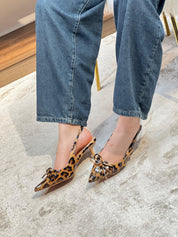 Escarpins ouverts avec petit talon et nœud décoratif