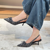 Escarpins ouverts avec petit talon et nœud décoratif