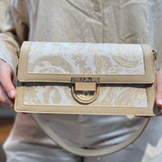 Sac à main élégant en tissu brodé et cuir