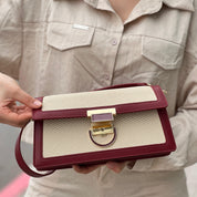 Sac à main élégant en tissu brodé et cuir