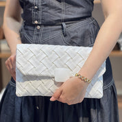 Pochette à rabat en similicuir argenté métallisé effet tissé