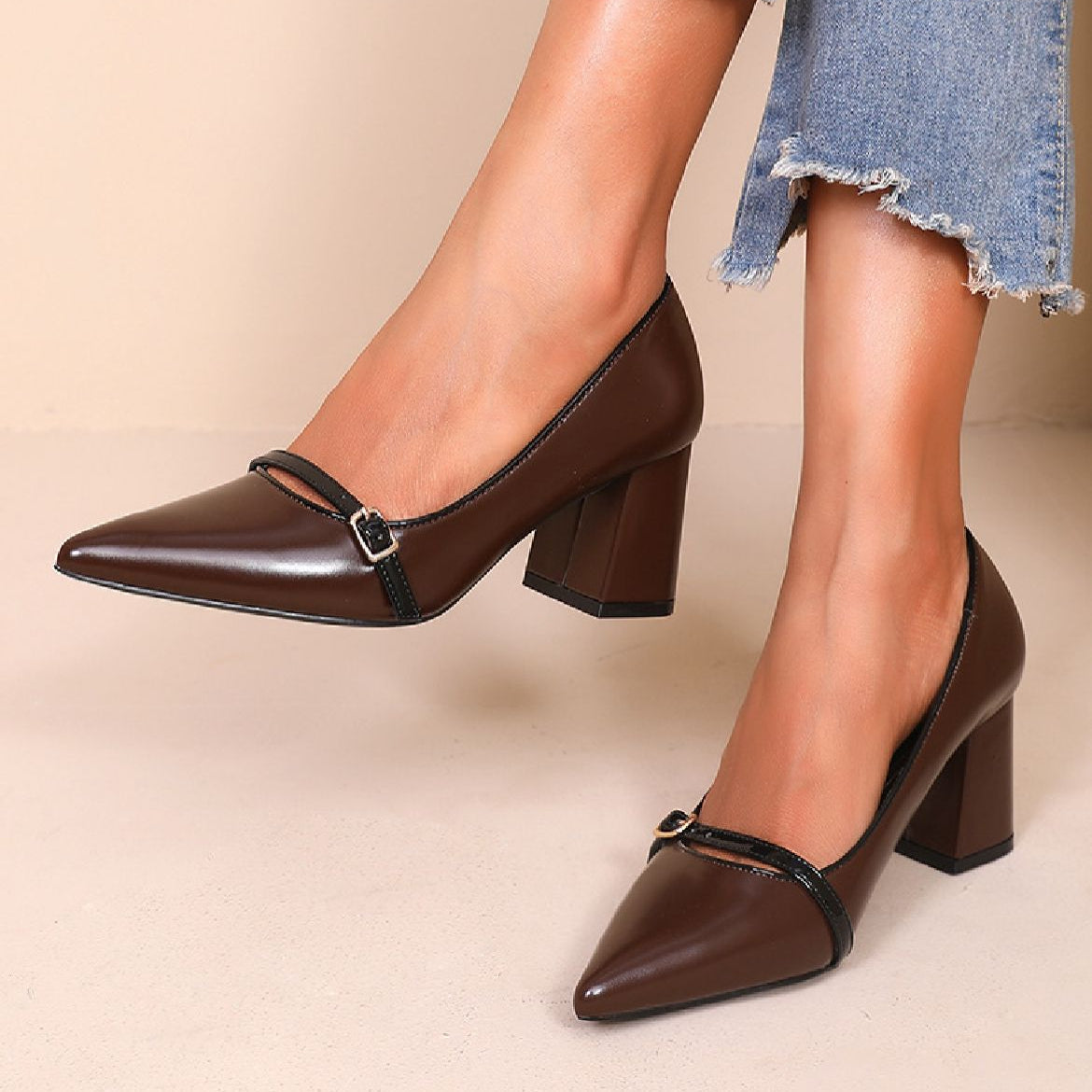 Escarpins à talons compensés en cuir avec boucles et brides