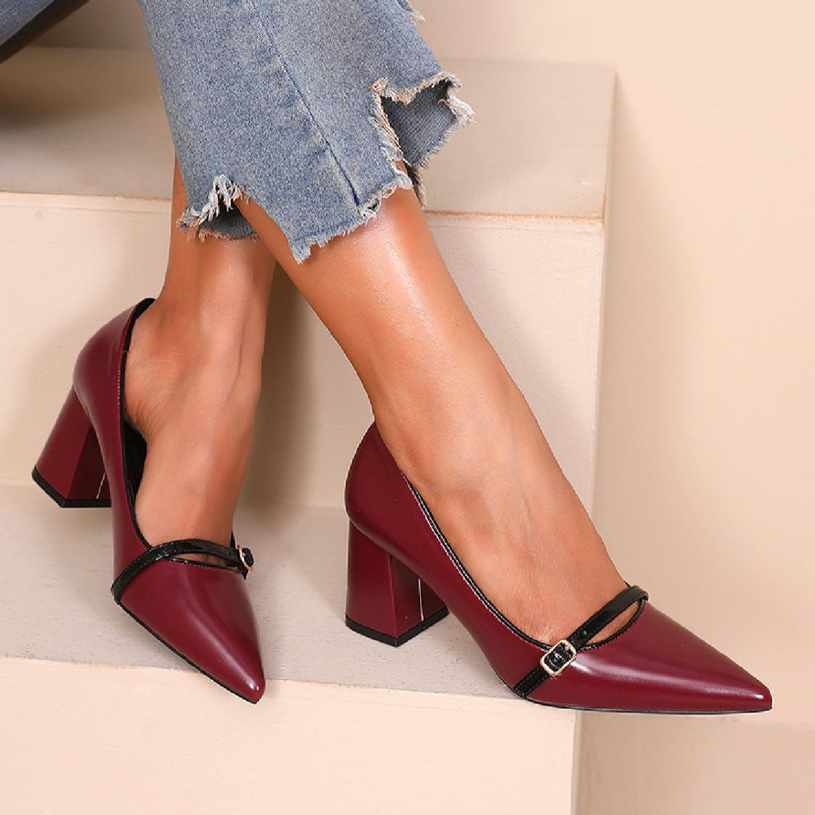 Escarpins à talons compensés en cuir avec boucles et brides