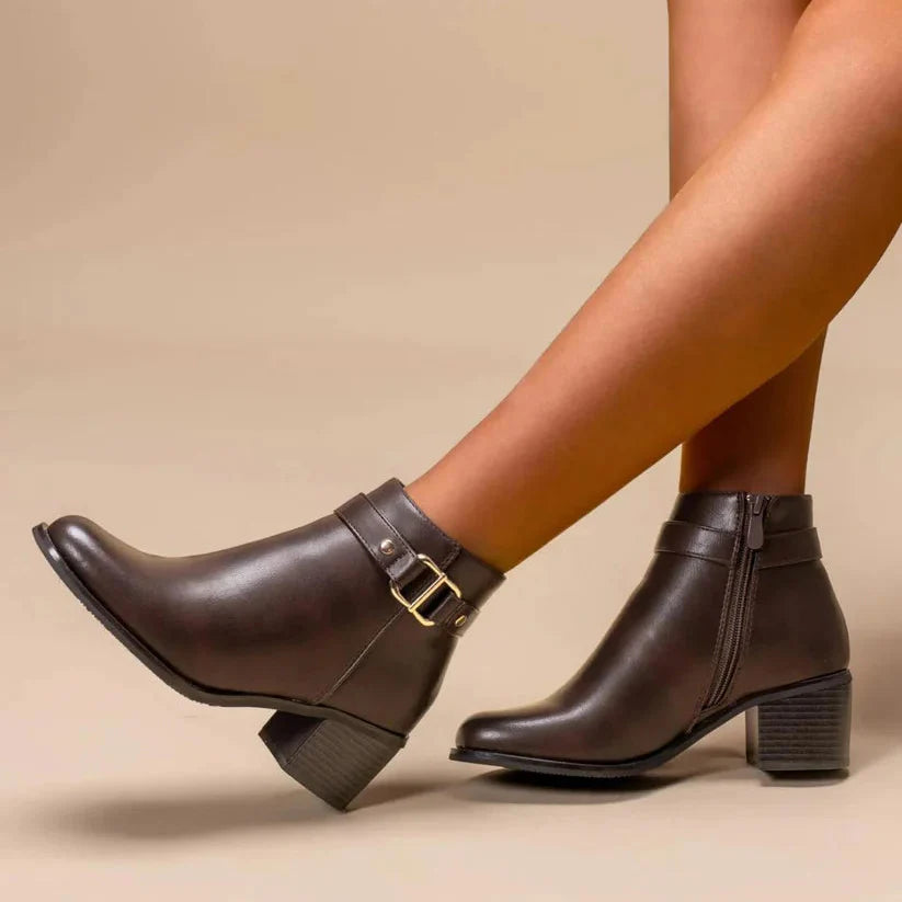 Demi bottes en simili à ceinturon décoratif