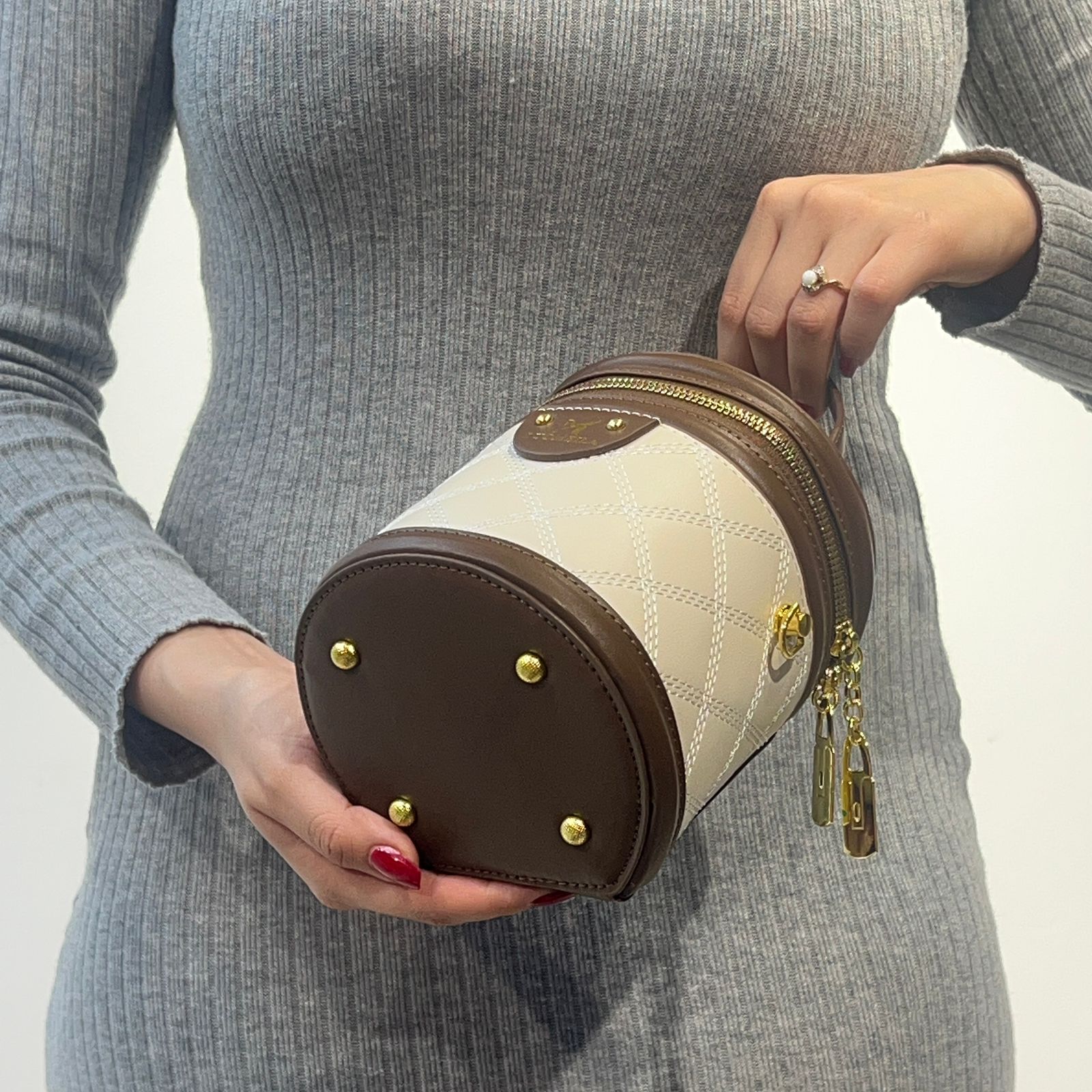 Sac bandoulière cylindrique à bijoux en cuir