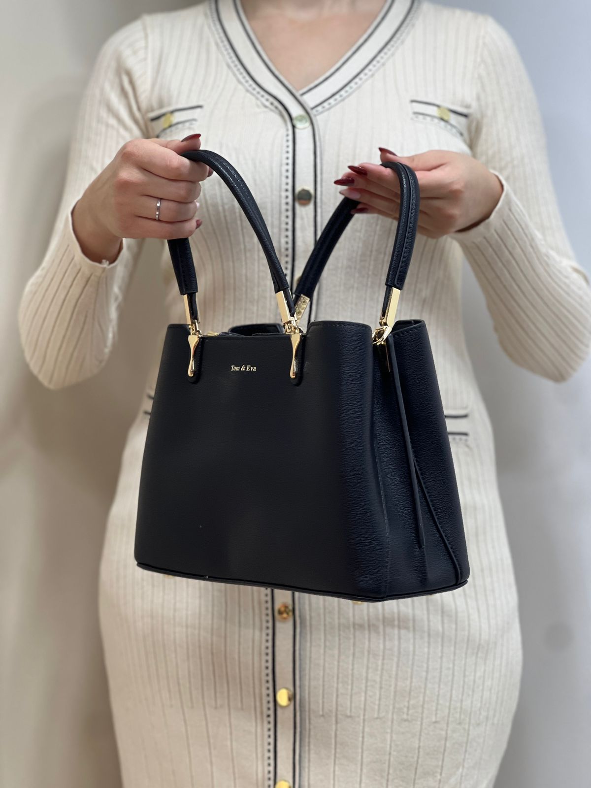 Passer au début de la galerie d'images   Sac à main minimaliste effet cuir