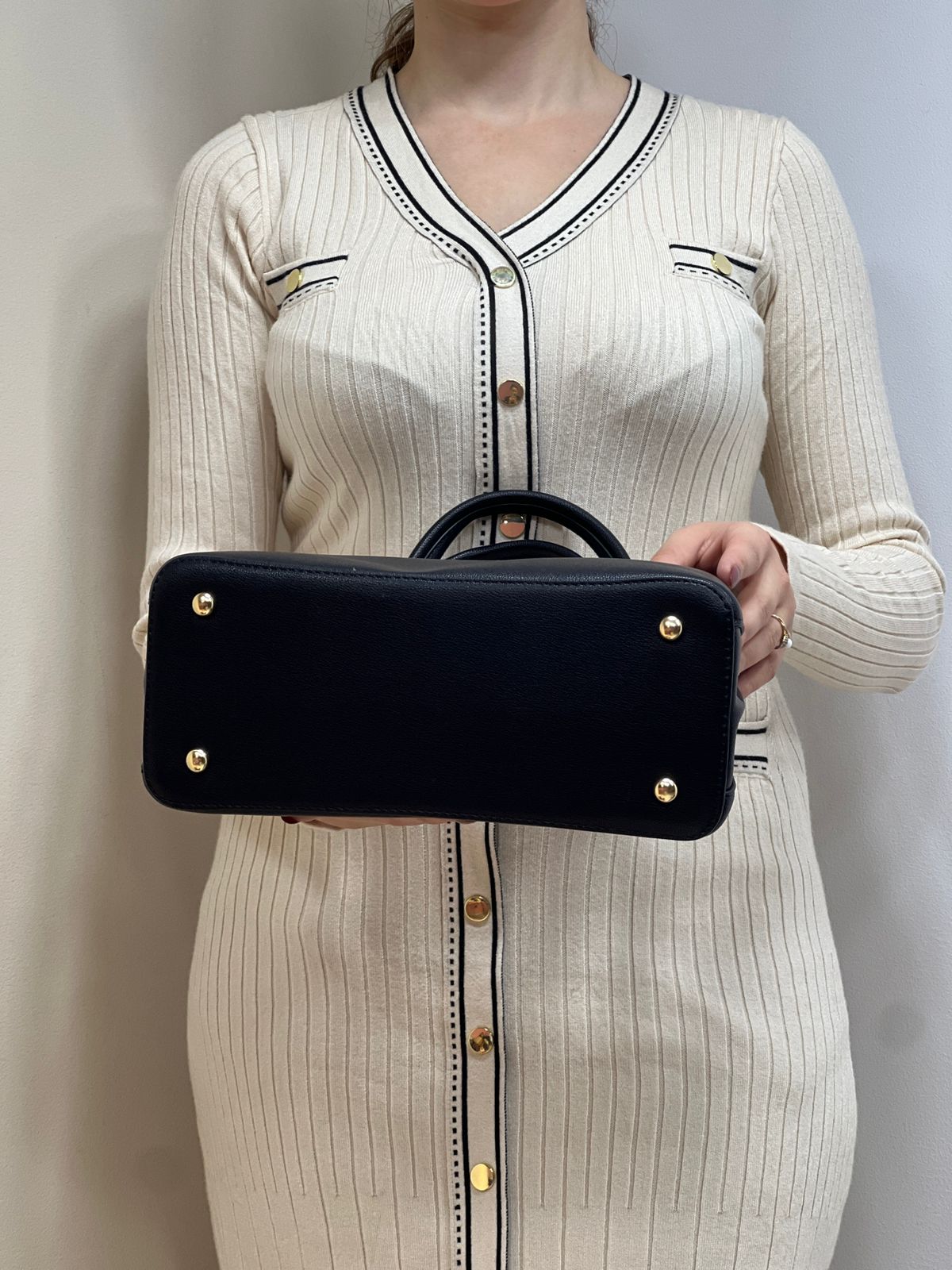 Passer au début de la galerie d'images   Sac à main minimaliste effet cuir