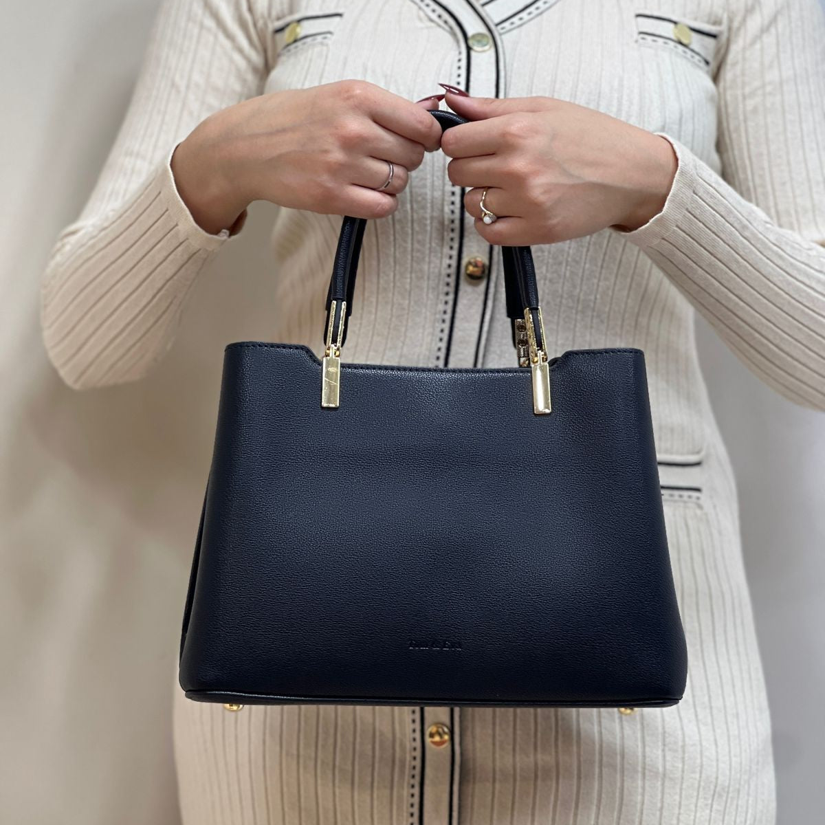 Passer au début de la galerie d'images   Sac à main minimaliste effet cuir