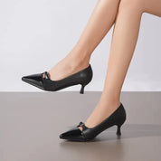 Escarpins à bride à la cheville à bout pointu