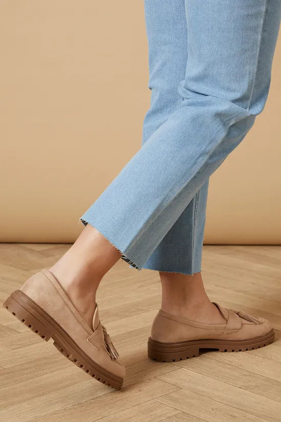 Mocassin en daim noir avec pompon