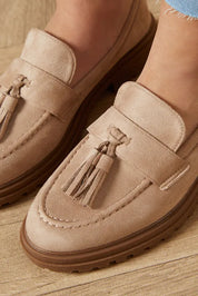 Mocassin en daim noir avec pompon