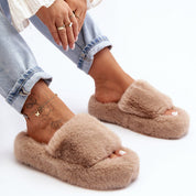 Chaussons plats beiges avec fourrure