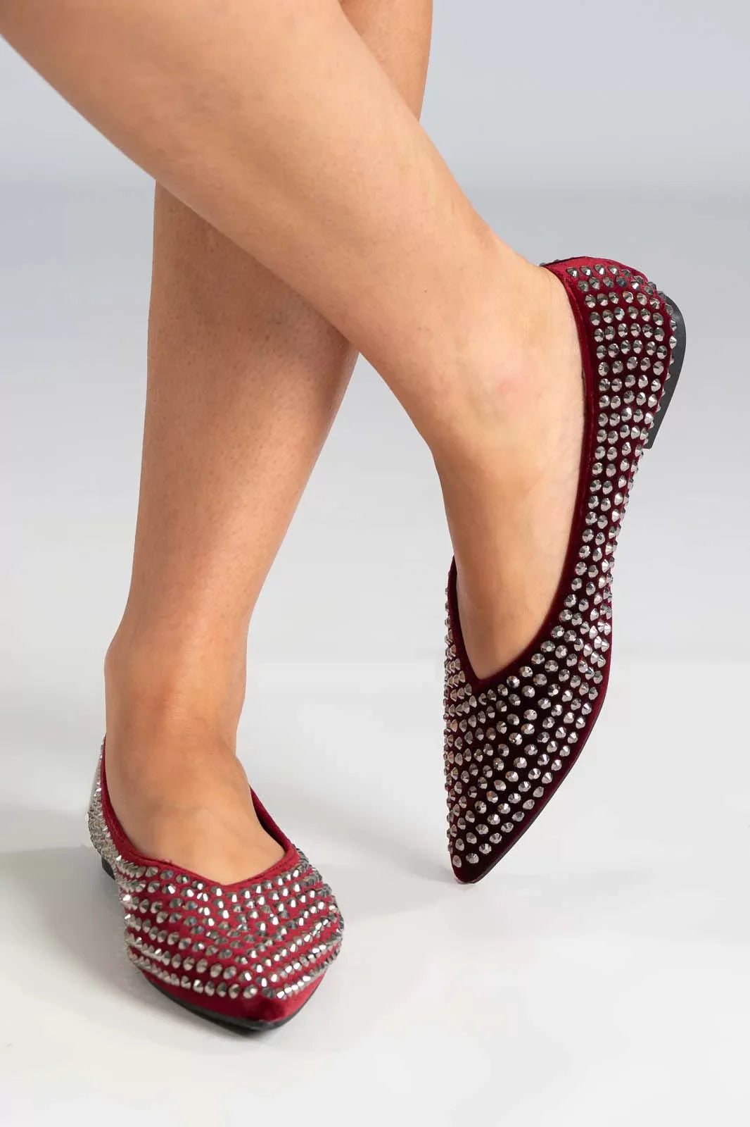 Ballerines en suédine à strass argentés et bout pointu