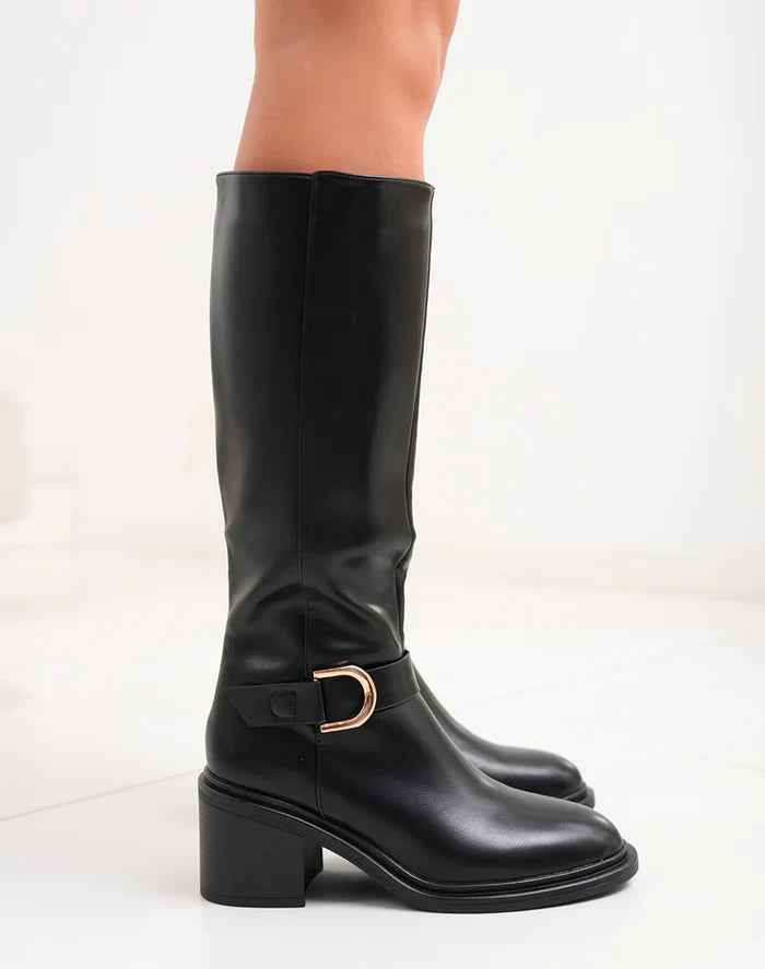 Bottes noires à talons hauts avec bride à boucle