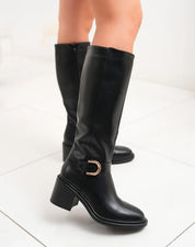 Bottes noires à talons hauts avec bride à boucle
