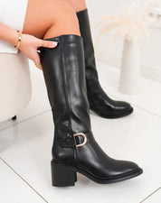 Bottes noires à talons hauts avec bride à boucle