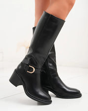 Bottes noires à talons hauts avec bride à boucle