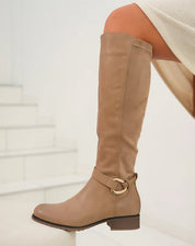 Botteshautes avec lanière et boucle détails en daim