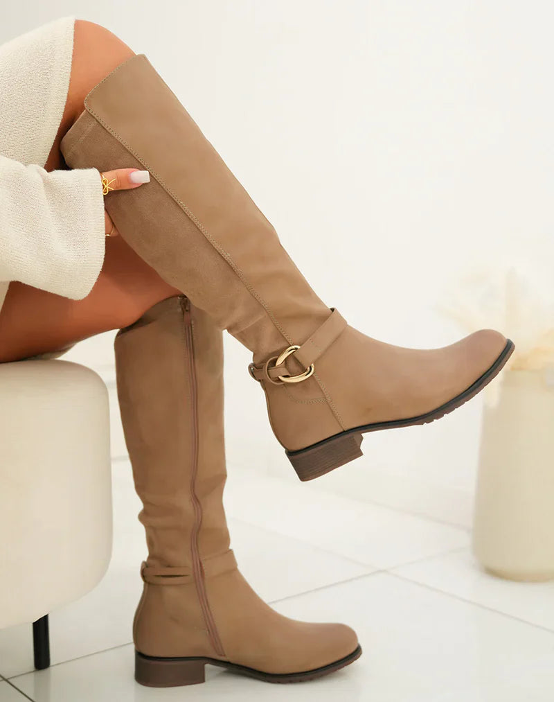 ori-bottes-femme-taupe-hautes-avec-lani-re-et-boucle-dor-e-d-tails-en-daim-17615_80094.webp