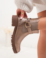 bottines avec sangle nouée