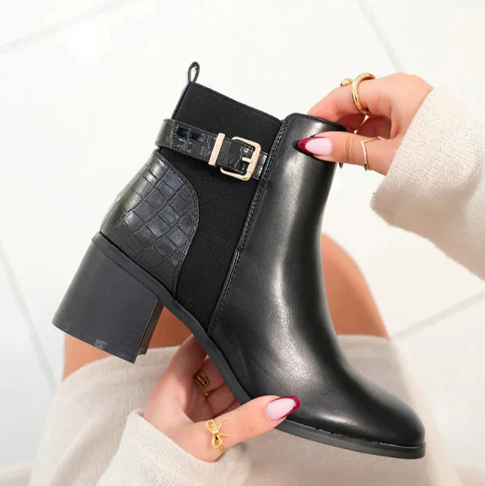 Demi bottes à talon noires bi-matières à sangle dorée