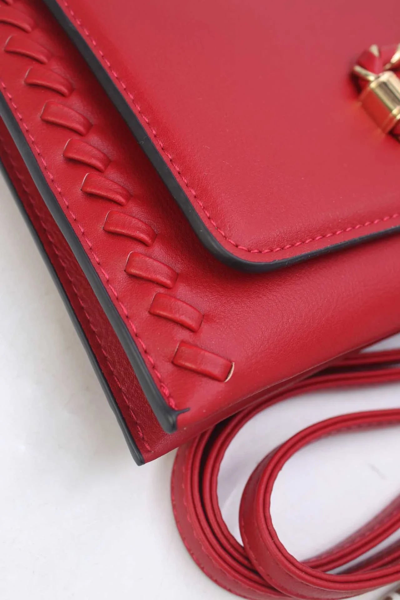 Pochette Bandoulière à Boucle Doré