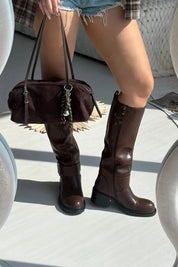 Bottes cavalières noires avec boucle